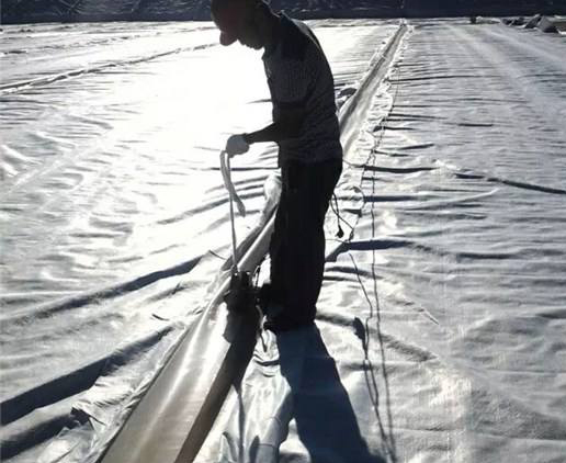 防滲膜的施工特點相應(yīng)的監(jiān)督檢查重點在哪？