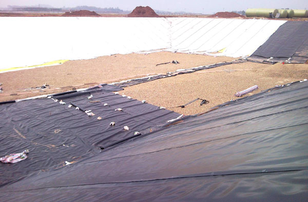 垃圾填埋場運(yùn)用土工膜降解年限如何?